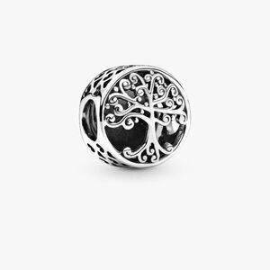 Pandora family tree charm